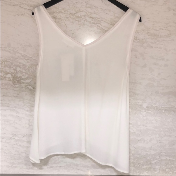 White blouse - Picture 2 of 3